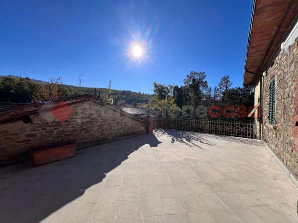 Foto Casa indipendente in affitto a Arezzo