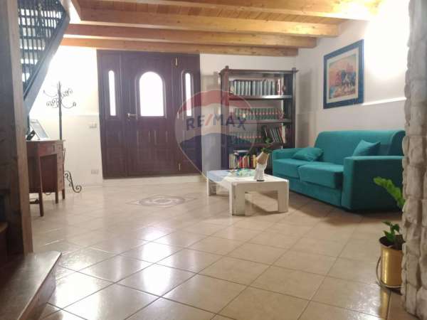 Foto Casa indipendente in affitto a Catania