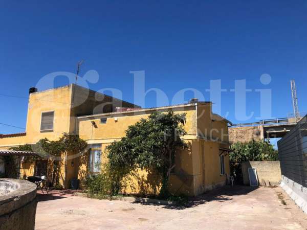 Foto Casa indipendente in affitto a Elmas