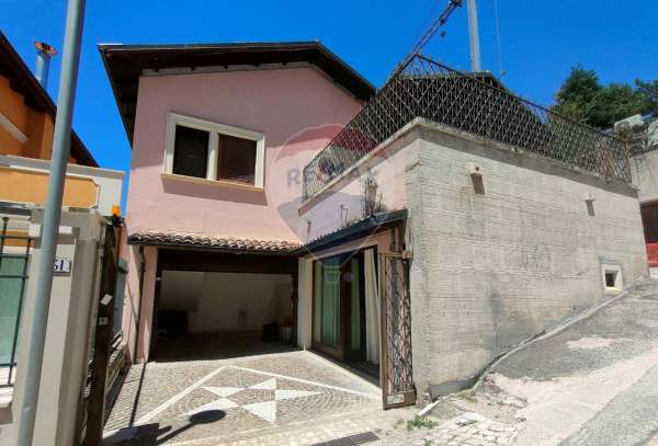 Foto Casa indipendente in affitto a L'Aquila