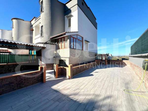 Foto Casa indipendente in affitto a Pozzuoli