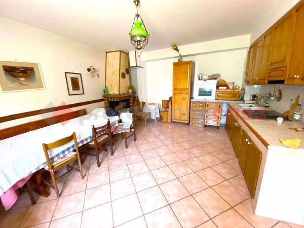 Foto Casa indipendente in affitto a Scurcola Marsicana
