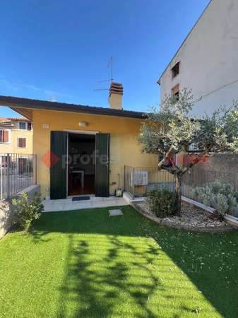 Foto Casa indipendente in affitto a Verona