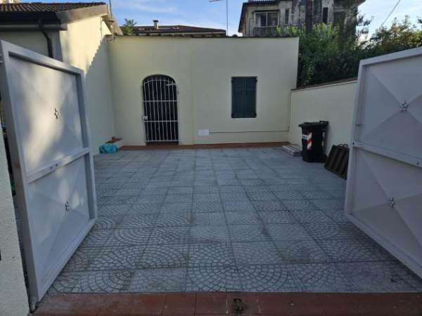 Foto Casa semindipendente in affitto a Marina di Carrara - Carrara 45 mq  Rif: 1344461