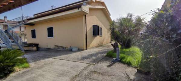 Foto Casa singola in affitto a Avenza - Carrara 220 mq  Rif: 1123015