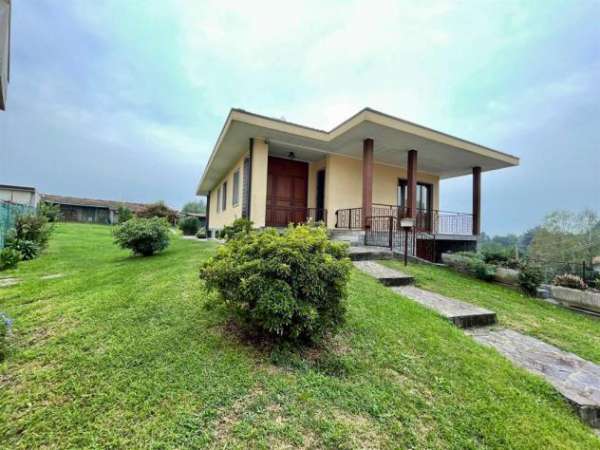Foto Casale Litta  Villa singola arredata con giardino  1500 mensili  Disponibile dal 15 ottobre