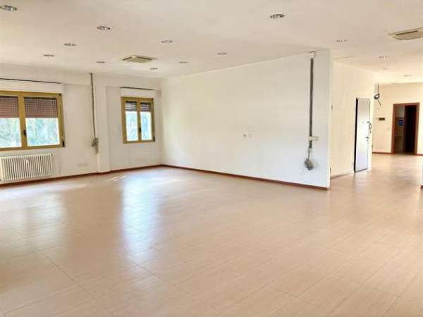 Foto Casalecchio di Reno (BO), ad.ze Via del Lavoro - Affittasi ufficio