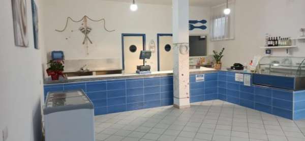 Foto Cedesi attivit  avviata pescheria gastronomia