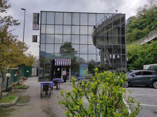 Foto Cedesi bar & tavola calda con ampio parcheggio privato e ampia sala superiore.