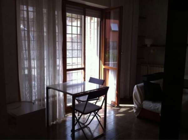 Foto CENTOCELLE AMPIO MONOLOCALE CON TERRAZZO