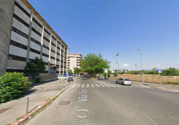 Foto CENTOCELLE BILOCALE ARREDATO CON BALCONE