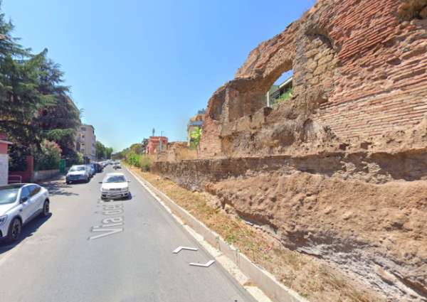 Foto CENTOCELLE TRILOCALE CON POSTO AUTO RISERVATO.