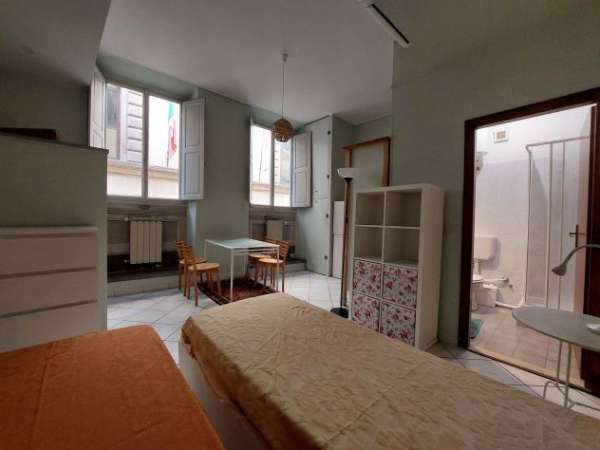 Foto CENTRO STORICO –  RESTAURATO MONOLOCALE CON COTTURA E BAGNO