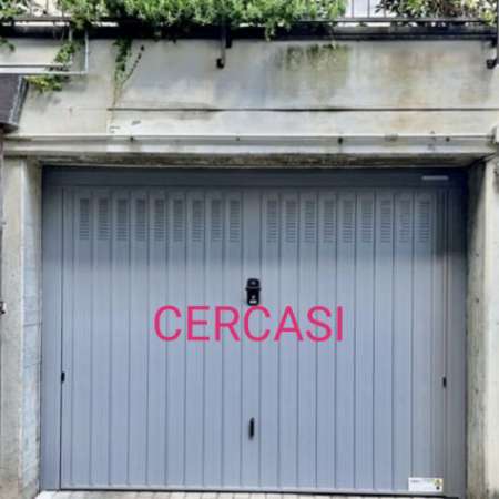 Foto CERCASI Garage / Box