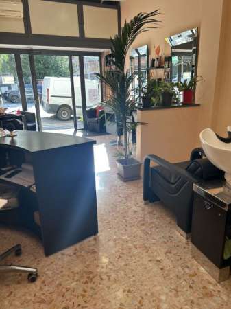 Foto Cessione attivit  parrucchiere