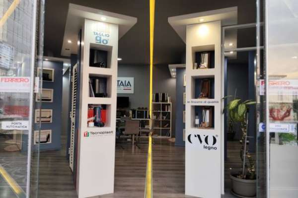 Foto Cessione Avitaia Store: Showroom di Infissi a Gragnano