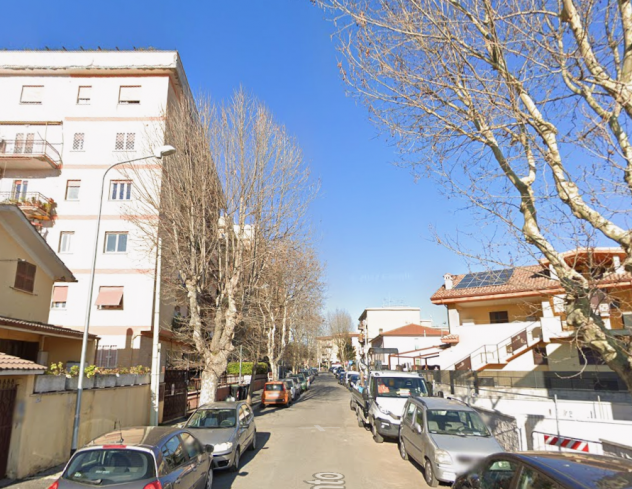 Foto CIAMPINO MONOLOCALE ARREDATO CON POSTO AUTO