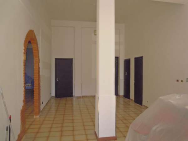 Foto CODICE 5407 BOTTEGA 120 MQ 2 SERVIZI E SALA FUMATORI
