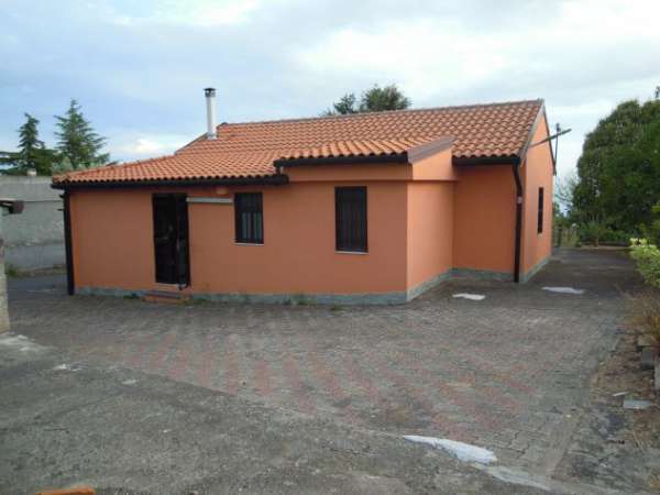 Foto CODICE 6582 CASA SINGOLA 80 MQ CON TERRENO 1.200 MQ ZONA SEGRETA-BELPASSO