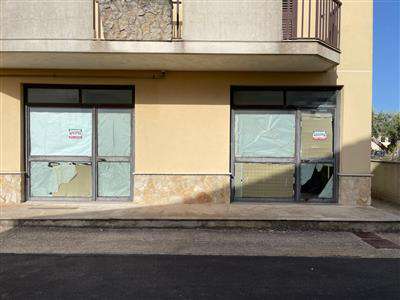 Foto Commerciale - Più di tre vetrine a FRIGINTINI, Modica