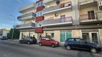 Foto Commerciale - Una vetrina a Semicentrale, Polignano a Mare