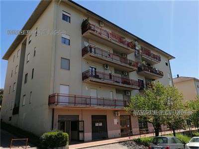 Foto Commerciale buono/abitabile