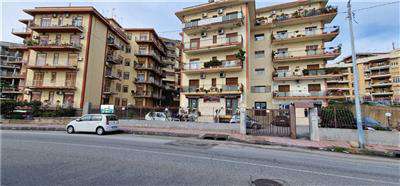 Foto Commerciale buono/abitabile Panoramica dello Stretto