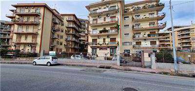 Foto Commerciale buono/abitabile Panoramica dello Stretto