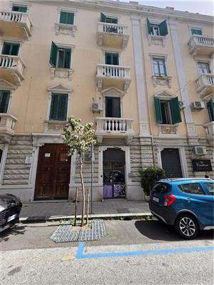 Foto Commerciale buono/abitabile Via Maddalena, 106