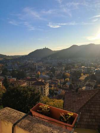 Foto Como. PANORAMICO TRE LOCALI E BOX ARREDATO