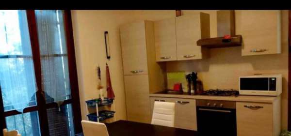 Foto Comodo BILOCALE con BALCONE