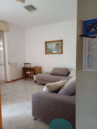 Foto COMODO BILOCALE CON BALCONE A ROZZANO
