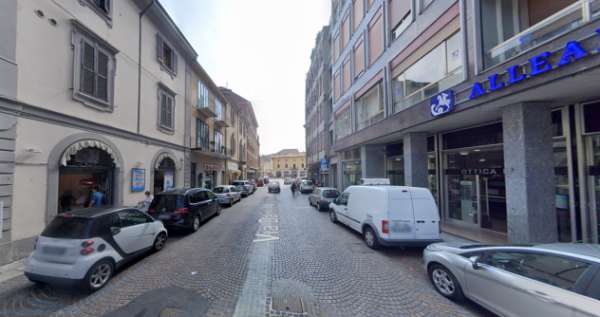 Foto Comodo bilocale dotato di balcone