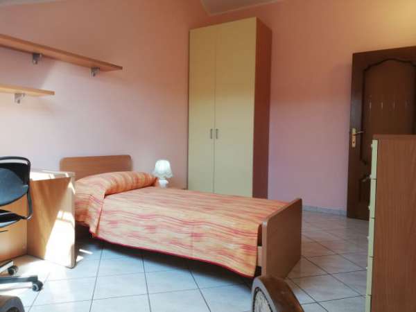 Foto Comodo metro Massaua Marche corso Francia