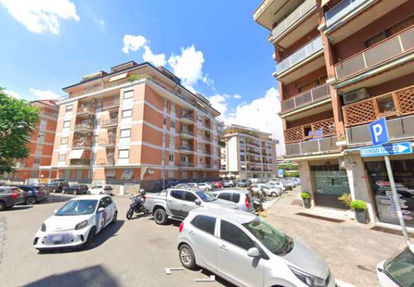 Foto CONCA D'ORO QUADRILOCALE CON BALCONE