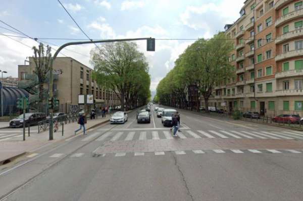 Foto CORSO LUGI EINAUDI QUADRILOCALE RISTRUTTURATO CON TERRAZZINO