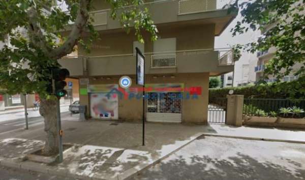 Foto CORSO PIERSANTI MATTARELLA � Locale commerciale di 120 mq ca. - 5 vetrine su strada � vano unico+wc. Ottima posizione. Euro 1.600/mese CL GI