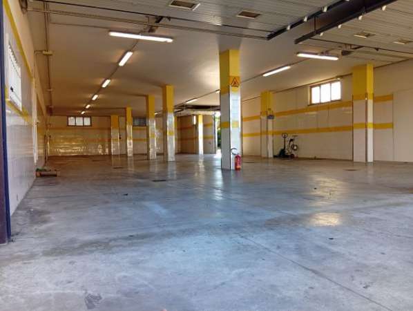 Foto Deposito Magazzino Capannone 400mq