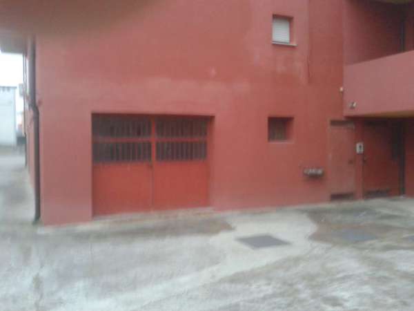 Foto Deposito-maxigarage di 60 mq