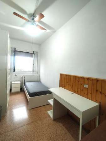 Foto Disponibile stanza [singola/matrimoniale] arredata in un appartamento condiviso