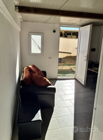 Foto DRAGONA BILOCALE ARREDATO PIANO TERRA 30mq.