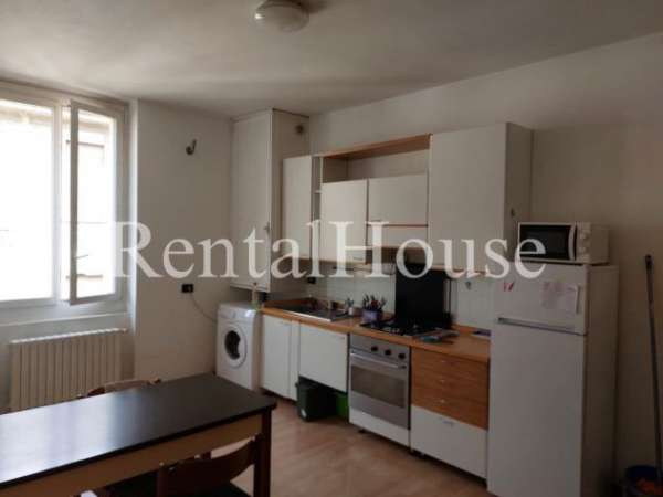 Foto DUE camere singole con bagno PRIVATO - Meda