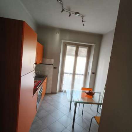 Foto Due grandi e luminose stanze matrimoniali ad uso SINGOLA con balcone