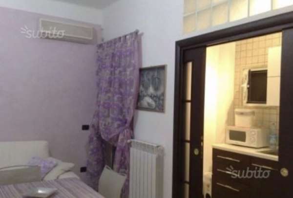 Foto Due posti  letto in doppia a studentesse di fronte al Campus