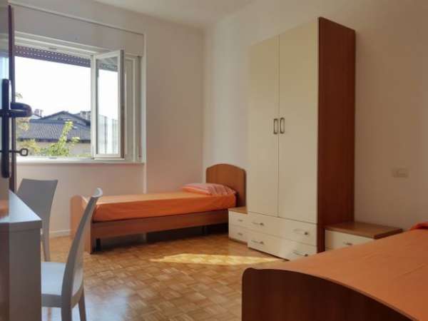 Foto Due posti letto in camera doppia per matricole universitarie disponibile da Sett