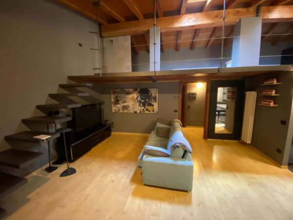 Foto Elegant Open Space with Mezzanine and Terrace in Bergamo (BG)