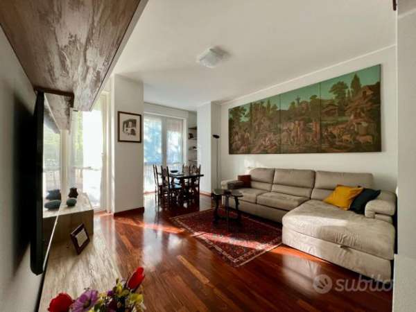 Foto Elegante ampio bilocale Pagano