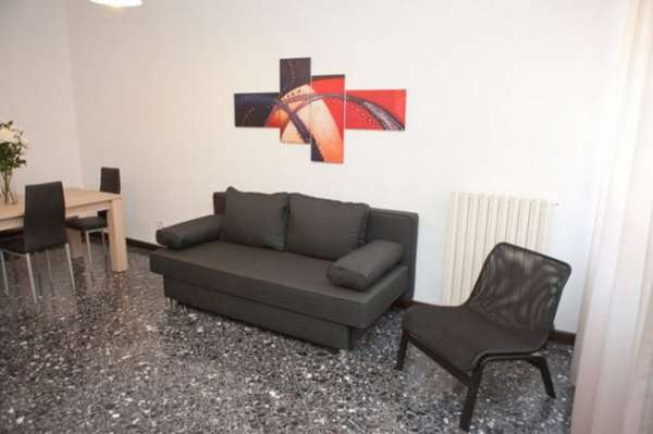 Foto Elegante appartamento per affitto - Trento