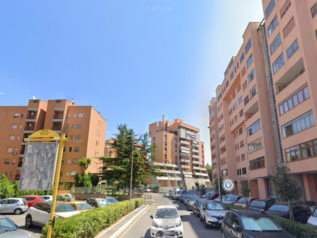 Foto EUR SERAFICO BILOCALE CON TERRAZZO E BALCONE