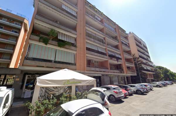 Foto EUR TORRINO BILOCALE CON BALCONE E POSTO AUTO